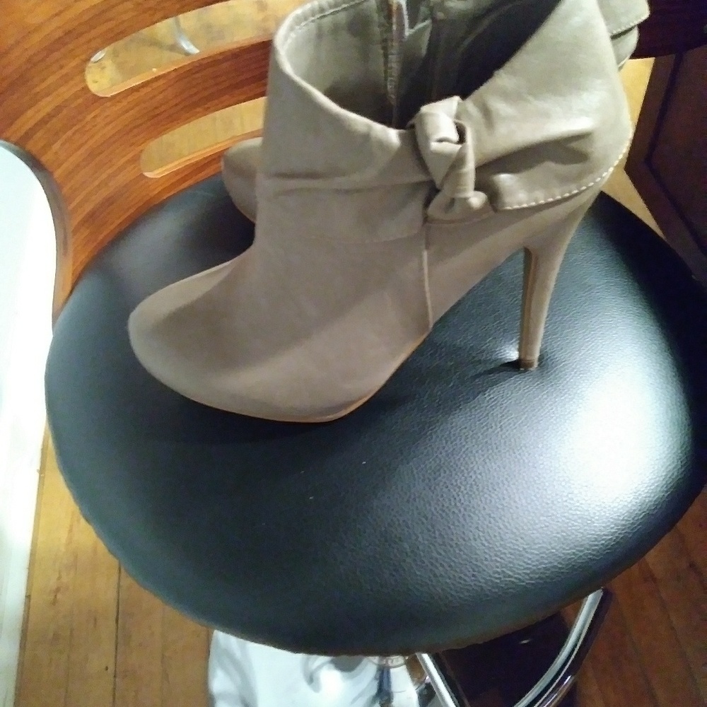 Practically New, worn once,Excellent condition